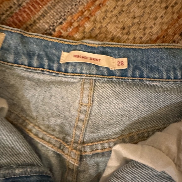 Levi’s Ribcage Short - Picture 4 of 4